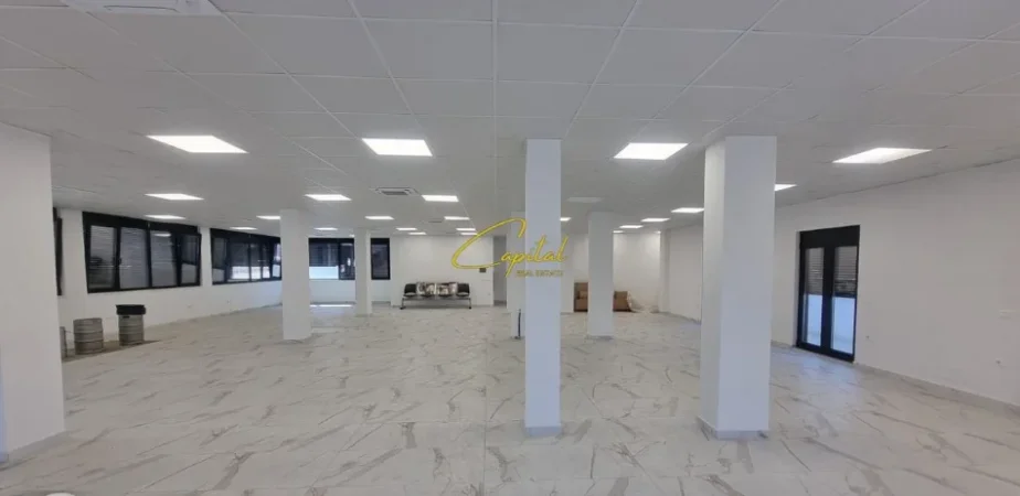 Tirane, jepet me qera ambjent biznesi Kati 2, 350 m² 3.000 € (QENDRE TREGTARE TEG)