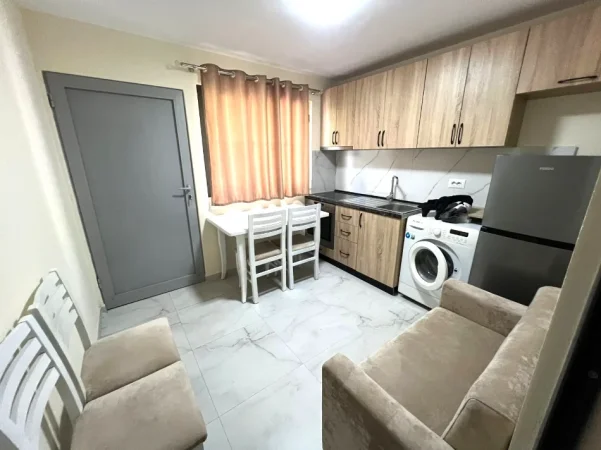 Jepet me Qera Hyrje 1+1 ne QSUT, SPITALET ,  350 Euro