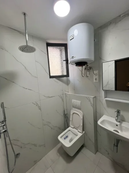 Jepet me Qera Hyrje 1+1 ne QSUT, SPITALET ,  350 Euro
