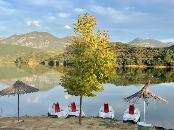 Tirane, shitet truall , 4.000 m² 800.000 € (CEKREZE)