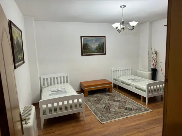 Tirane, jepet me qera Vile 2+1 Kati 3, 90 m²,Çmimi 40.000 Lekë të Reja, (Bulevardi i Ri, Stacion Trentit, Tiranë)