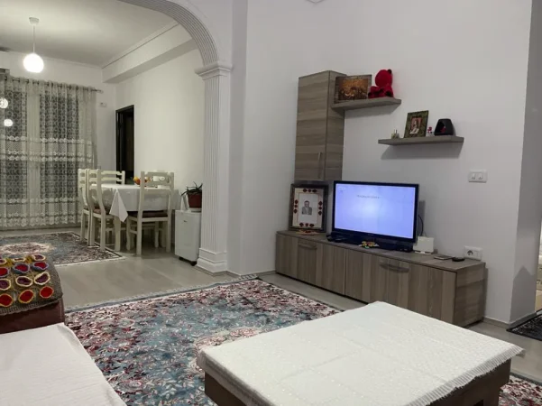 Tirane, jap me qera apartament 1+1 Kati 3, 500 € (Nisharaku)