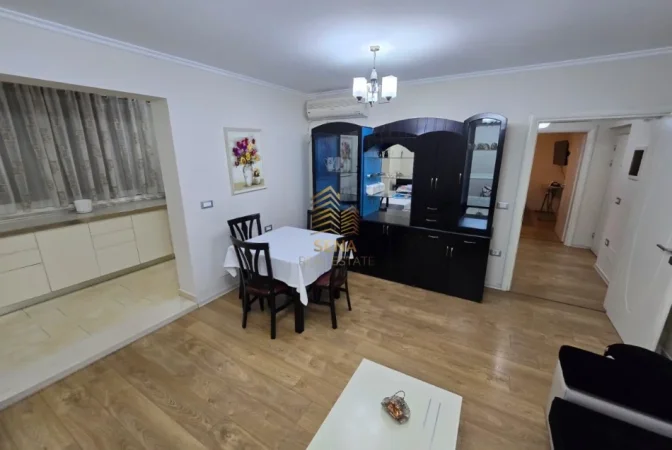 Tirane, jepet me qera apartament 1+1 Kati 3, 65 m² 550 € (Vasil Shanto)