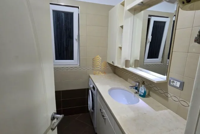 Tirane, jepet me qera apartament 1+1 Kati 3, 65 m² 550 € (Vasil Shanto)
