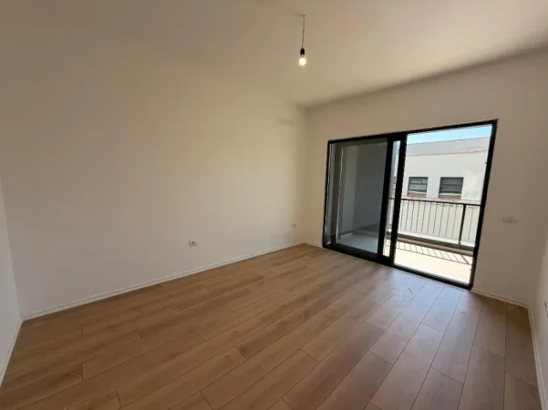 Tirane, jepet me qera zyre Kati 2, 107 m² 1.000 € (Rruga e Barrikadave)