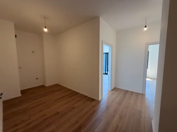 Tirane, jepet me qera zyre Kati 2, 107 m² 1.000 € (Rruga e Barrikadave)