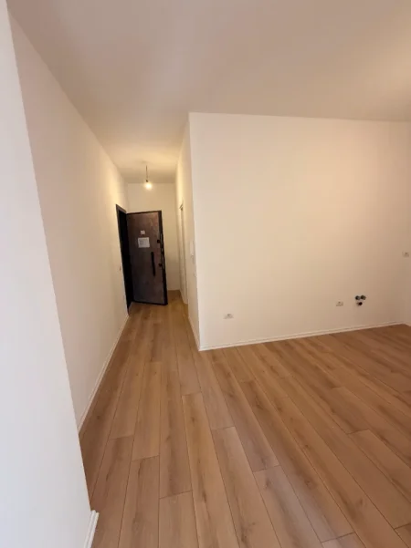 Tirane, jepet me qera zyre Kati 2, 107 m² 1.000 € (Rruga e Barrikadave)