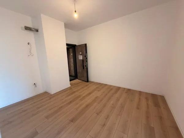 Tirane, jepet me qera zyre Kati 8, 68 m² 800 € (Rruga e Barrikadave)