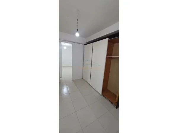 Tirane, jepet me qera apartament 3+1 Kati 2, 67 m² 400 € (Xhamlliku)