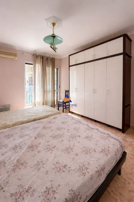 Tirane, jepet me qera apartament 1+1+Ballkon Kati 4, 70 m² 500 € 