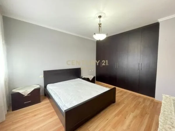 Tirane, jepet me qera apartament 1+1 Kati 4, 70 m² 450 € 