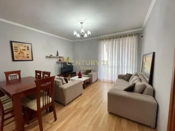 Tirane, jepet me qera apartament 1+1 Kati 4, 70 m² 450 € 