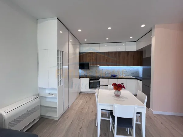 Tirane, jepet me qera apartament 1+1+Ballkon Kati 6, 70 m² 800 € (ZOGU I ZI)