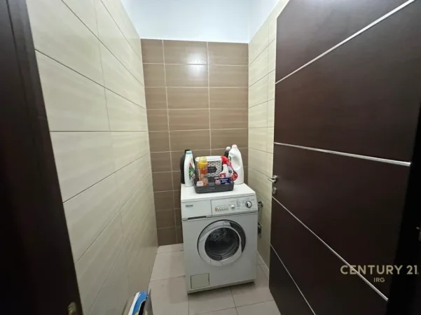 Tirane, jepet me qera apartament 2+1 Kati 2, 90 m² 500 € 