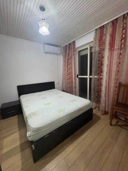 Tirane, jepet me qera apartament 1+1 Kati 1, 60 m² 450 € (KOMUNA E PARISIT)