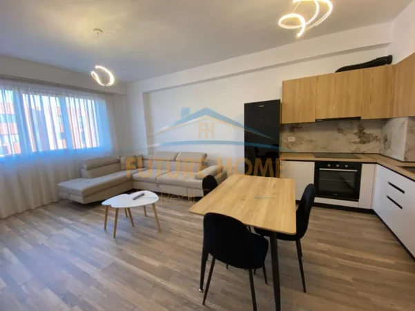 Tirane, jepet me qera apartament 1+1+Ballkon Kati 8, 81 m² 550 € (unaza e re)