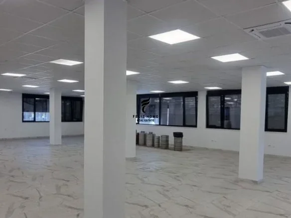 Tirane, jepet me qera zyre Kati 2, 280 m² 3.000 € (TEG)