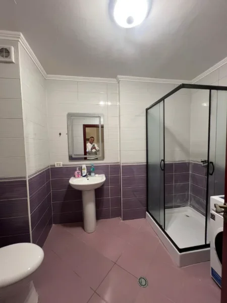 Tirane, jepet me qera apartament 2+1+Ballkon Kati 1, 100 m² 600 € 