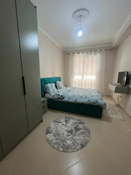 Tirane, jepet me qera apartament 2+1+Ballkon Kati 1, 100 m² 600 € 