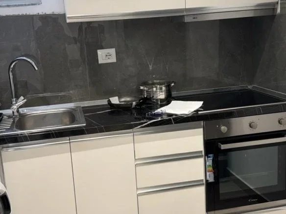 Tirane, jepet me qera apartament 1+1 Kati 1, 60 m² 500 € (5 MAJI)