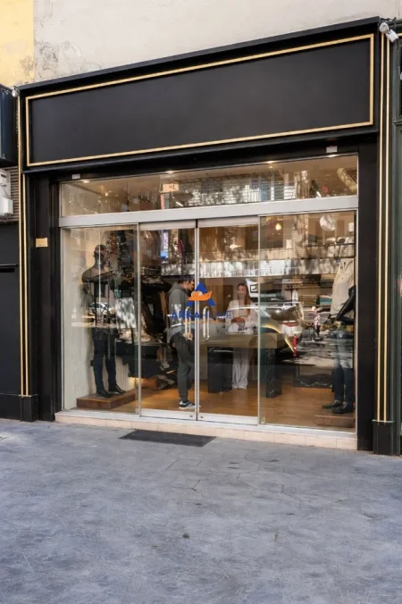 Tirane, jepet me qera ambjent biznesi Kati 0, 28 m² 800 € 