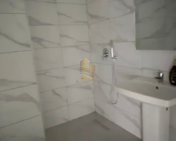 Tirane, jepet me qera apartament 2+1+Ballkon Kati 9, 115 m² 550 € (Fusha e Aviacionit)
