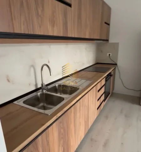 Tirane, jepet me qera apartament 2+1+Ballkon Kati 9, 115 m² 550 € (Fusha e Aviacionit)