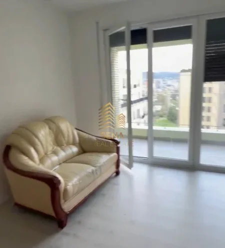 Tirane, jepet me qera apartament 2+1+Ballkon Kati 9, 115 m² 550 € (Fusha e Aviacionit)