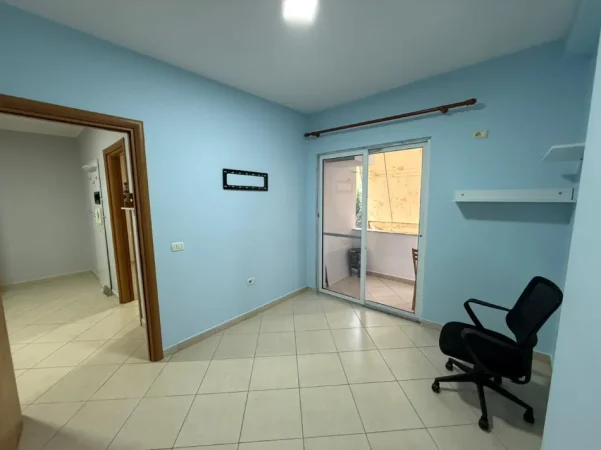 Tirane, jepet me qera zyre , 85 m² 500 € (Rruga 4 Dëshmorët)