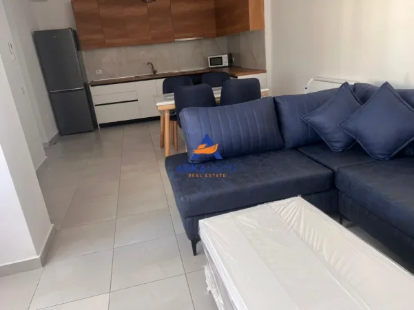 Tirane, jepet me qera apartament 2+1+Ballkon Kati 3, 90 m² 682 € 