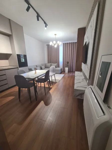 Tirane, jepet me qera apartament 1+1 Kati 3, 70 m² 700 € (Rruga e Elbasanit)
