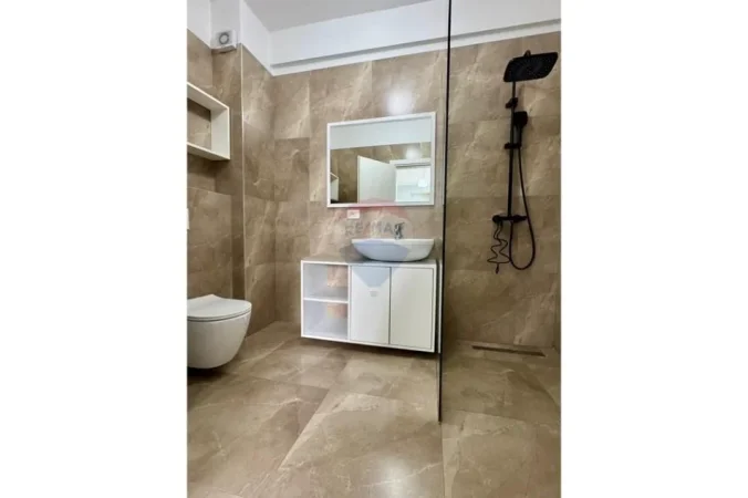 Tirane, shes 2+1+Ballkon , 105 m² 278.000 € (liqeni i thate)