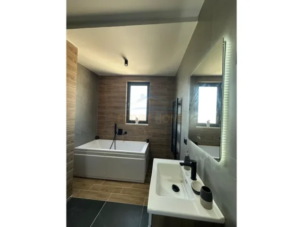 Durres, shitet apartament 2+1 Kati 7, 122 m² 160.000 € (PLAZH RROTA E KUQE)