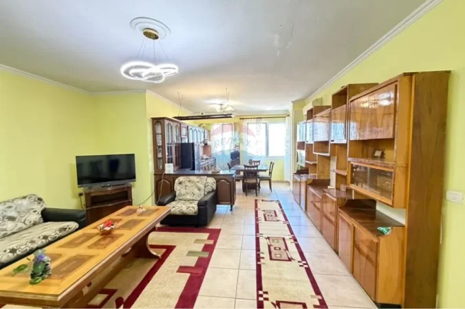 Tirane, shitet apartament 2+1+Ballkon , 106 m² (pazari i ri)