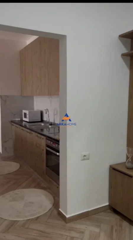 Tirane, jepet me qera apartament 2+1+Ballkon Kati 6, 76 m² 682 € 