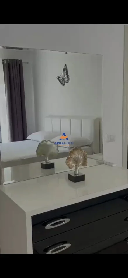 Tirane, jepet me qera apartament 2+1+Ballkon Kati 6, 76 m² 682 € 