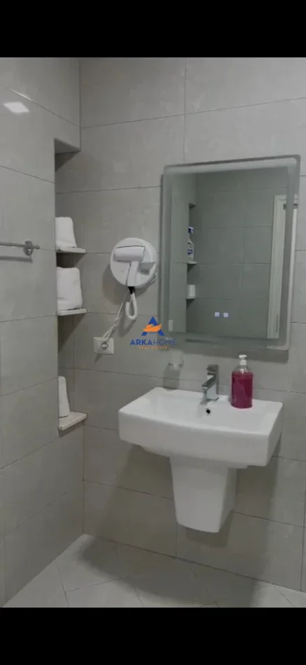 Tirane, jepet me qera apartament 2+1+Ballkon Kati 6, 76 m² 682 € 