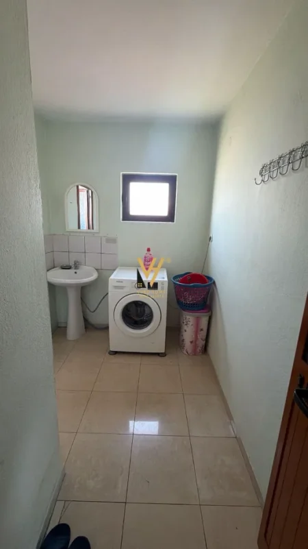 Tirane, jepet me qera apartament 2+1+Ballkon Kati 2, 100 m² 520 € (DON BOSKO)