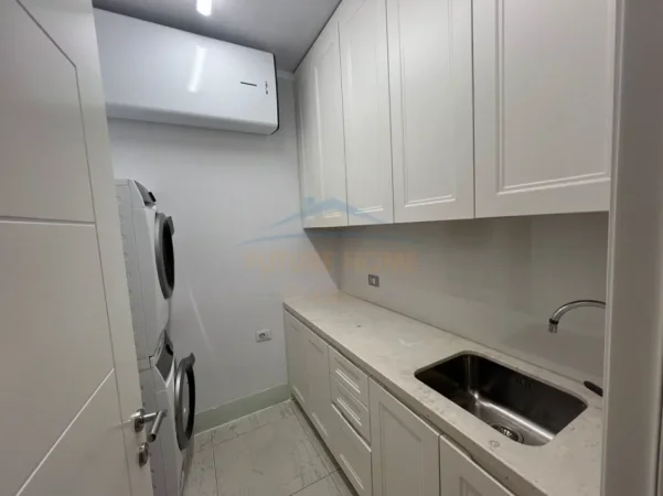 Tirane, jepet me qera apartament 3+1 Kati 6, 155 m² 1.500 € (KOMUNA E PARISIT)