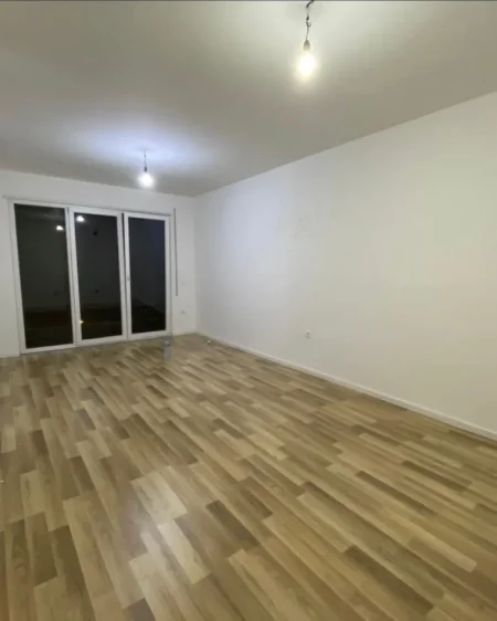 Tirane, jepet me qera zyre Kati 9, 70 m² 450 € (DON BOSKO)