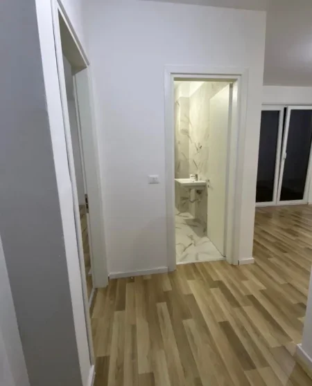 Tirane, jepet me qera zyre Kati 9, 70 m² 450 € (DON BOSKO)