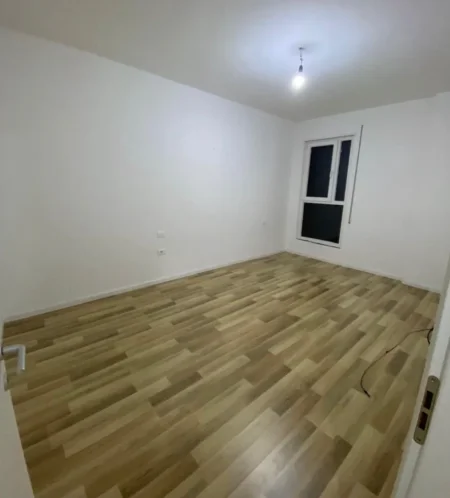 Tirane, jepet me qera zyre Kati 9, 70 m² 450 € (DON BOSKO)
