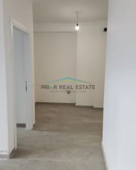 Tirane, jepet me qera ambjent biznesi Kati 2, 97 m² 1.300 € (Myslym Shyr)