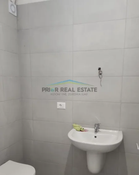 Tirane, jepet me qera ambjent biznesi Kati 2, 97 m² 1.300 € (Myslym Shyr)