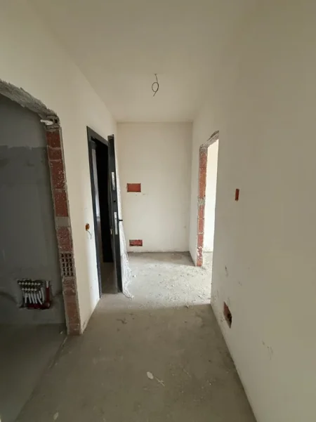 Tirane, shitet apartament 1+1 Kati 1, 70 m² 73.000 € (Rruga Azem Galica)