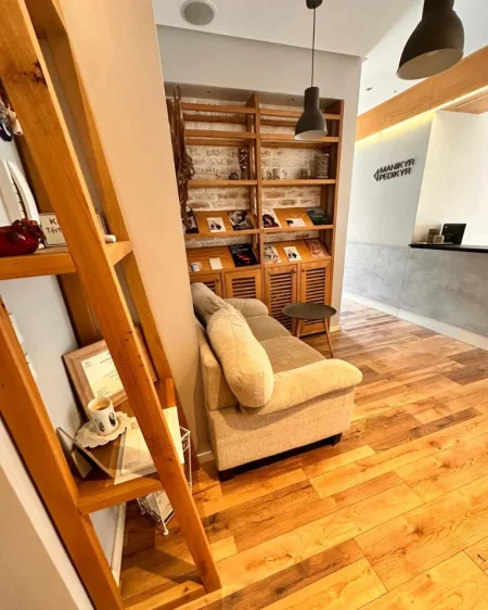 Tirane, jepet me qera ambjent biznesi Kati 2, 100 m² 1.500 € (DON BOSKO)
