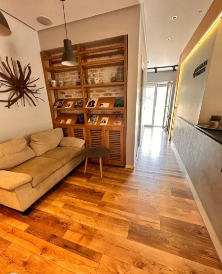Tirane, jepet me qera ambjent biznesi Kati 2, 100 m² 1.500 € (DON BOSKO)