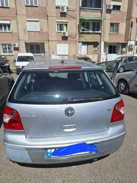 Tirane, shitet makine Volkswagen polo 1.2 benzinë Benzin, gri metalizato manuale Kondicioner 96.500 km 1.600 €
