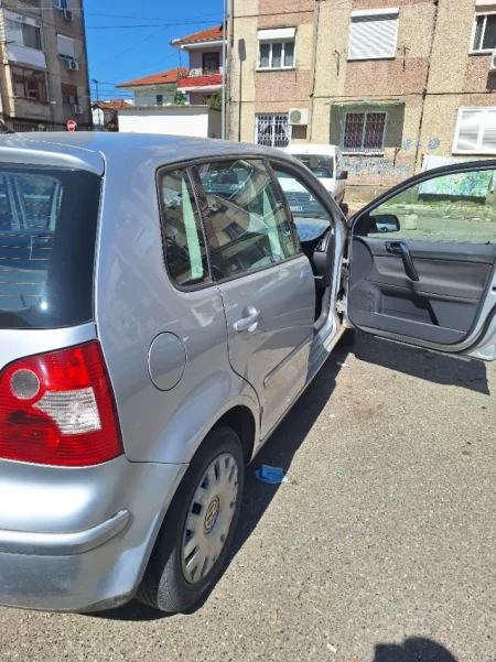 Tirane, shitet makine Volkswagen polo 1.2 benzinë Benzin, gri metalizato manuale Kondicioner 96.500 km 1.600 €