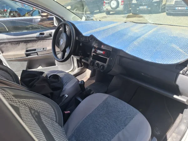 Tirane, shitet makine Volkswagen polo 1.2 benzinë Benzin, gri metalizato manuale Kondicioner 96.500 km 1.600 €